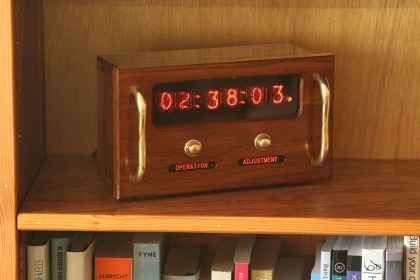 Click to see a larger picture of Nixie tube clock